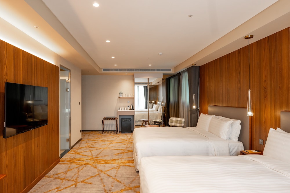 Deluxe Room, 2 Queen Beds, Terrace, City View