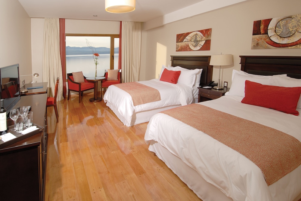 Superior Room, Lake View