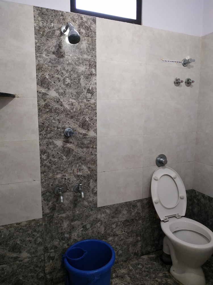 Basic Room (Non AC) photo 2