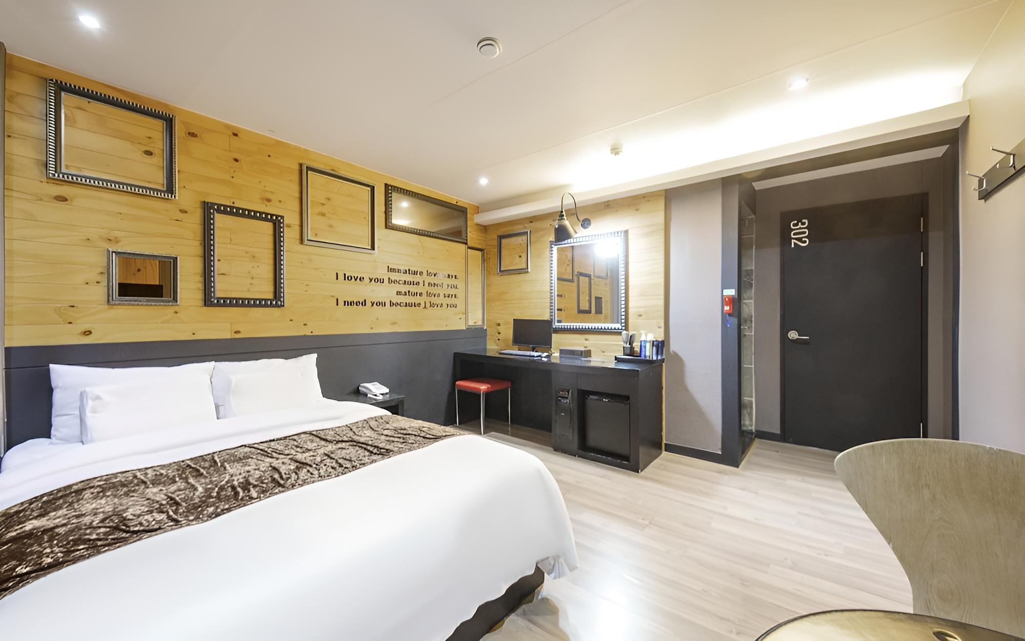 Room (Semi-private room (double bed bathtub) - Photo 10