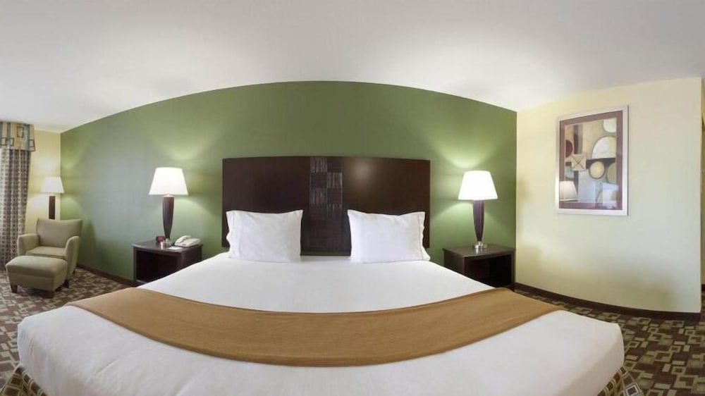 Suite, Multiple Beds - Photo 2