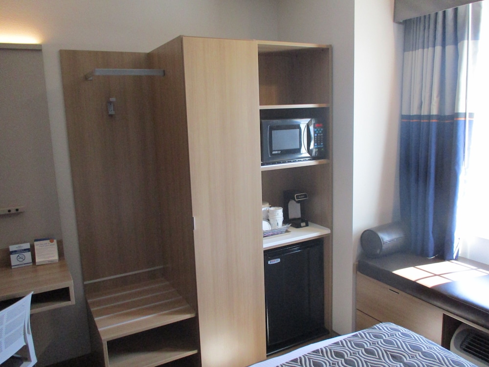 Deluxe Room, 2 Queen Beds, Non Smoking photo 2