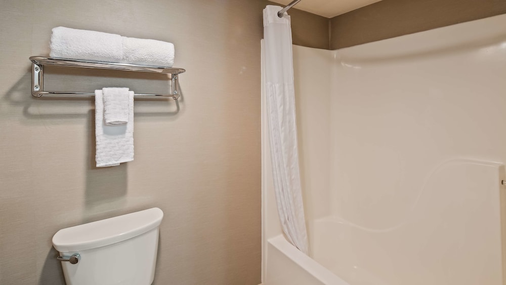 Suite, 2 Queen Beds, Non Smoking, Refrigerator & Microwave (With Sofabed) photo 2