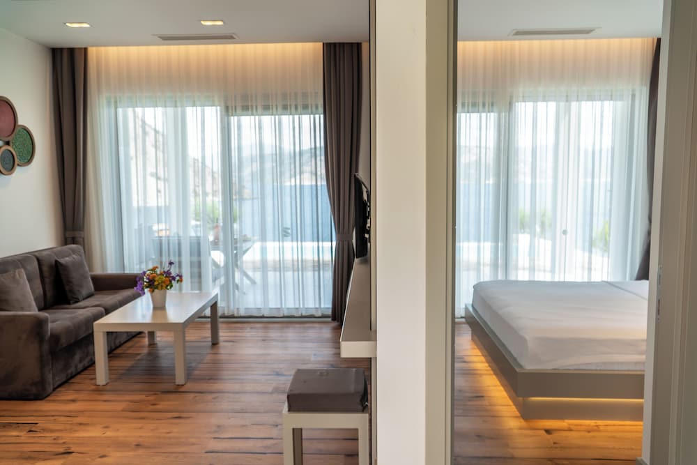 Villa with Panoramic Sea View and Infinity Pool photo 2