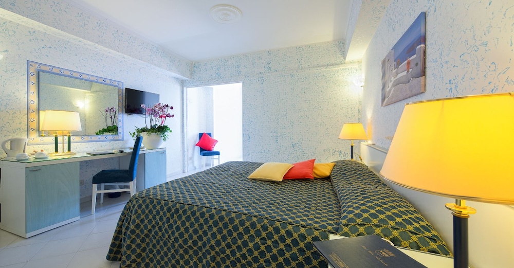 Superior Room, Sea View - Photo 3