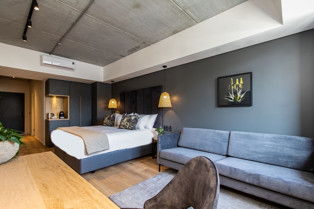 Luxury Suite - Photo 1