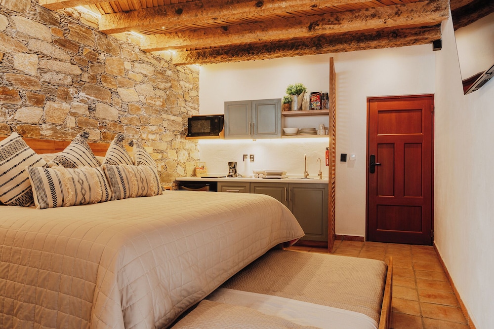 Deluxe Room, 1 Bedroom, Balcony, Mountain View photo 3