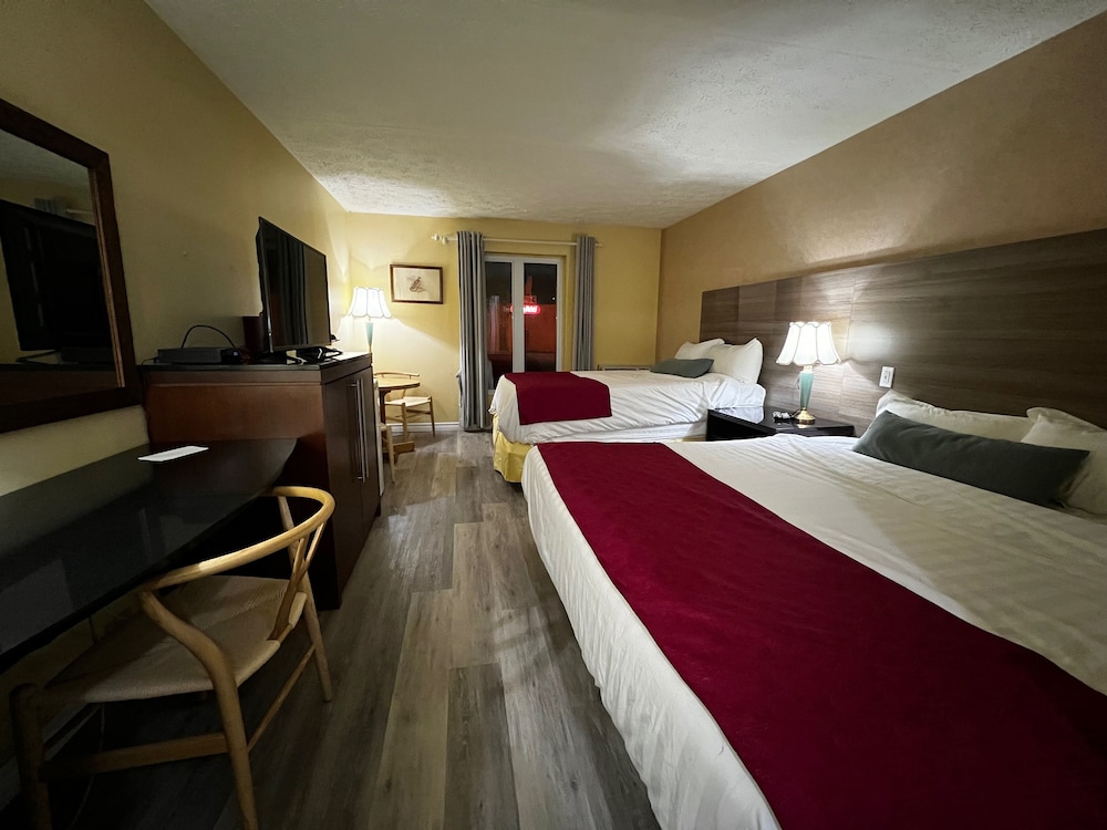 Family Room, Multiple Beds
