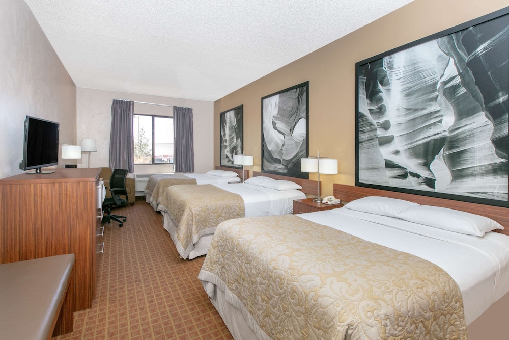 Room, Multiple Beds - Photo 2