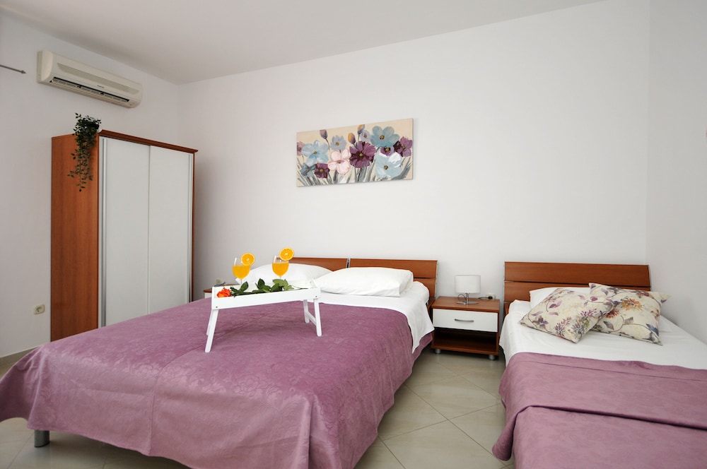 Studio, Terrace, Ground Floor
