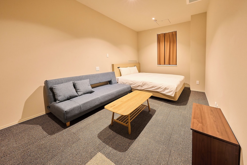 Private Group Room for 1-3 with Shared Shower room, Non Smoking (Queen Bed + Sofa)