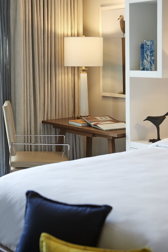 Room, 1 King Bed, Balcony (Mobility Accessible, Tub) photo 3