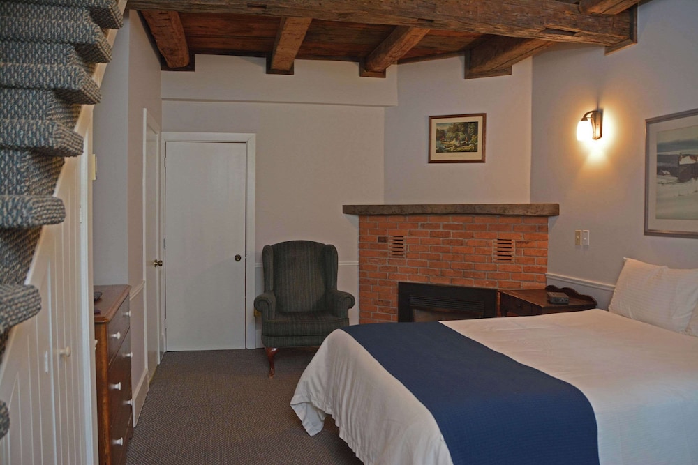 Standard Room, Multiple Beds, Non Smoking photo 1