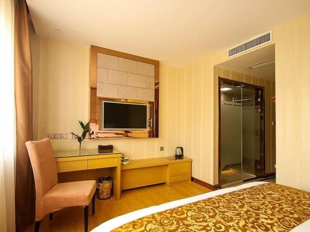 Superior Double Room, TV photo 3