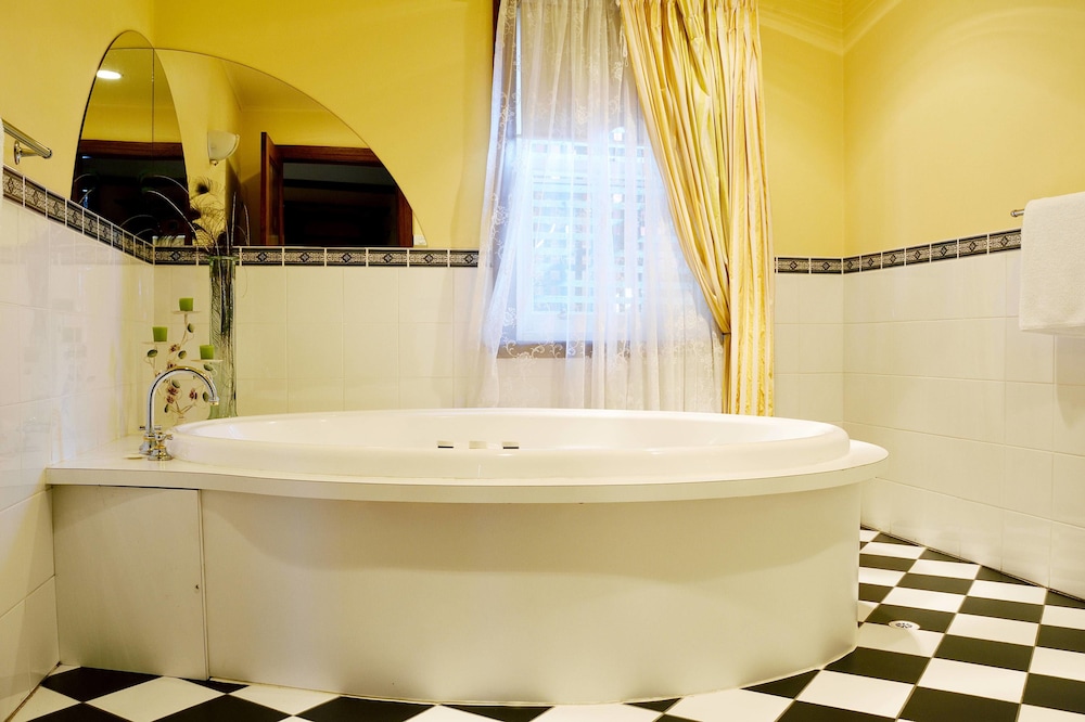 Two Bedroom Spa Apartment (Overnight) - Non Smoking photo 3