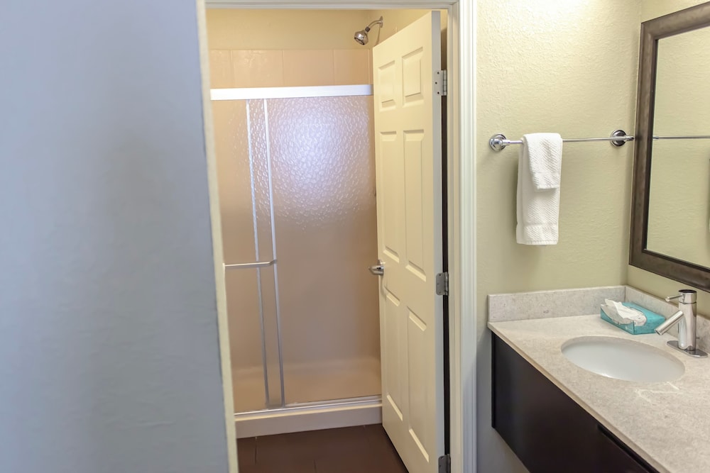 Suite, 1 Bedroom, Accessible Bathtub, Kitchen (Communications) - Photo 7