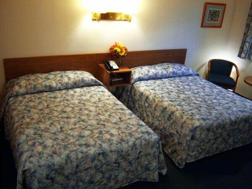 Room, 2 Double Beds photo 3