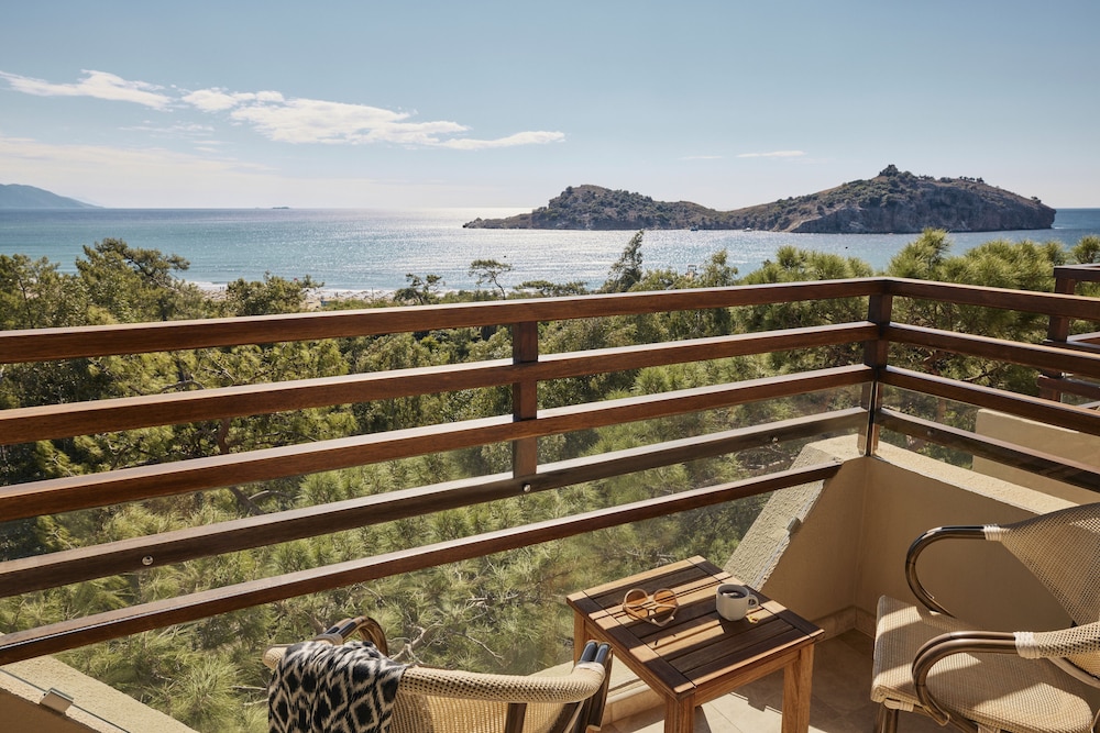Standard Room with Partial Sea View