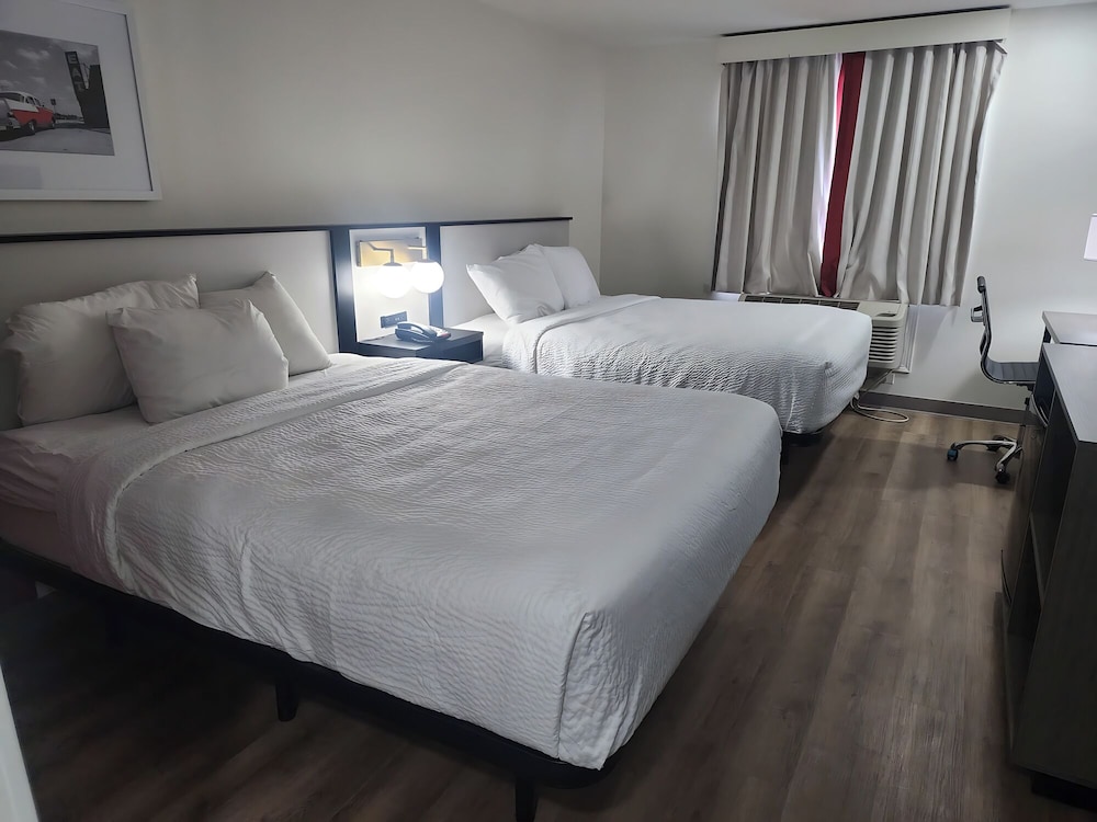 Room, 2 Queen Beds, Non Smoking - Photo 4