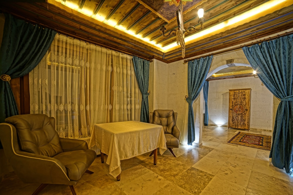 Deluxe Suite - Photo 14