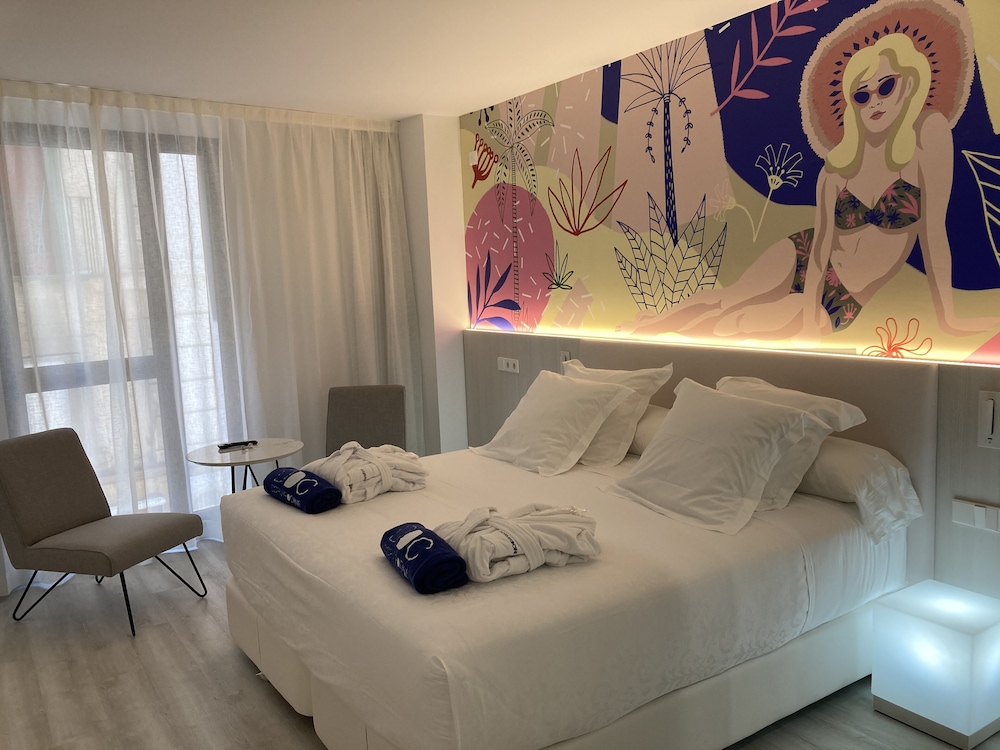 Superior Double or Twin Room thumbnail 6
