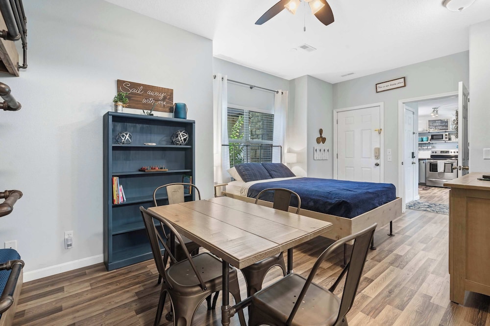 Townhome, Multiple Beds, Balcony, Garden View (Blue Oak Hideaway) photo 3