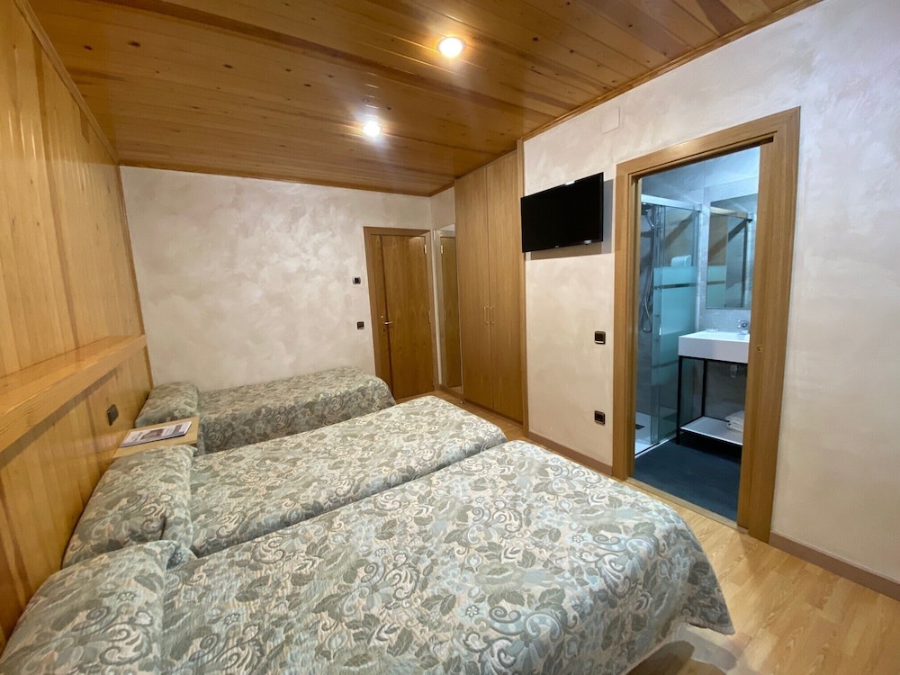Triple Room - Photo 10