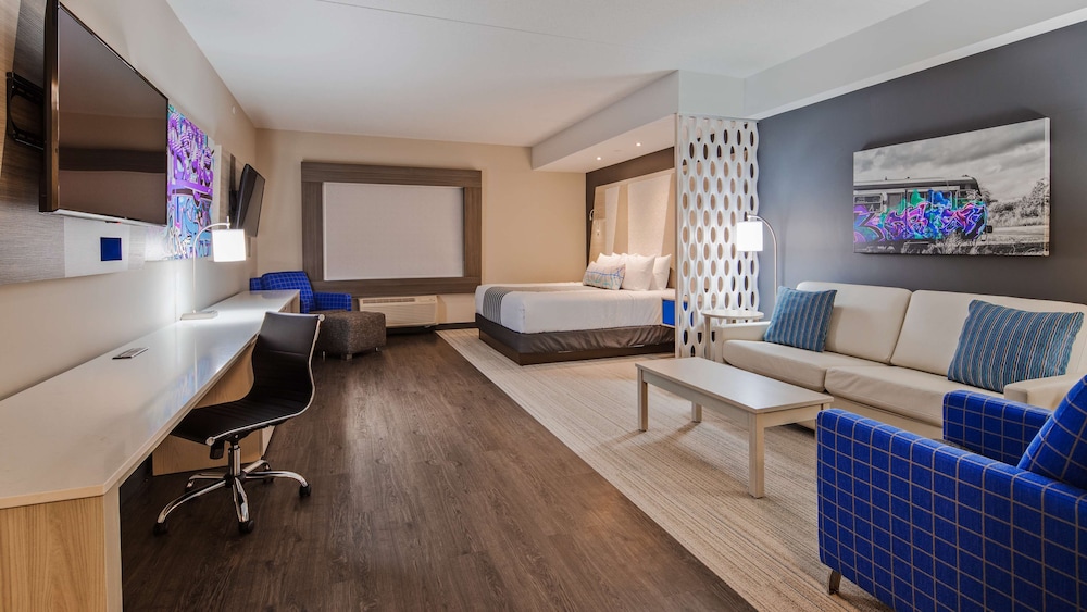 Suite, 1 King Bed, Non Smoking, Refrigerator & Microwave (Larger Room;with Sofabed) - Photo 1