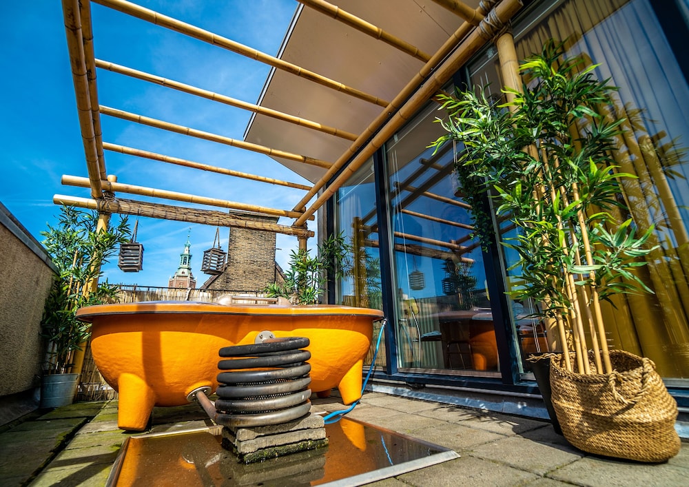 Panoramic Triple Room (301 Penthouse Market View) photo 3