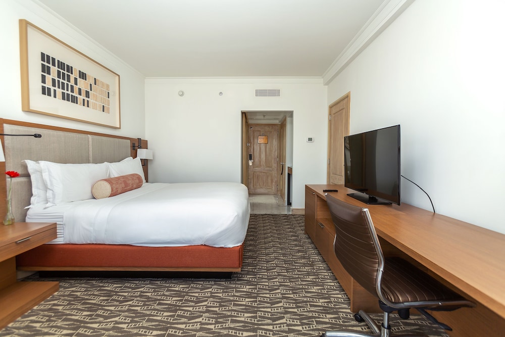 Classic Room, 1 King Bed, Pool View - Photo 2