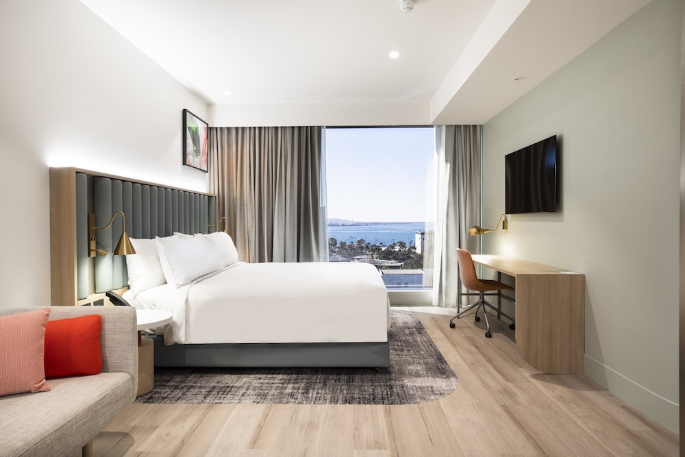 Suite, 1 King Bed, Kitchenette, Bay View (Dining) - Photo 1