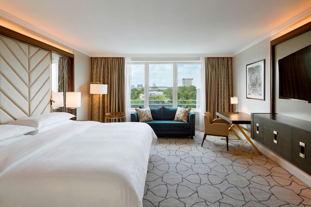 Premium Room, 1 King Bed - Photo 3