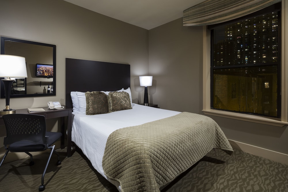 Standard Room, 1 Queen Bed