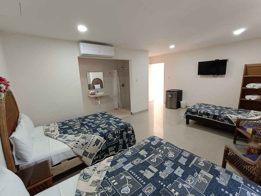 Family Room - Photo 3