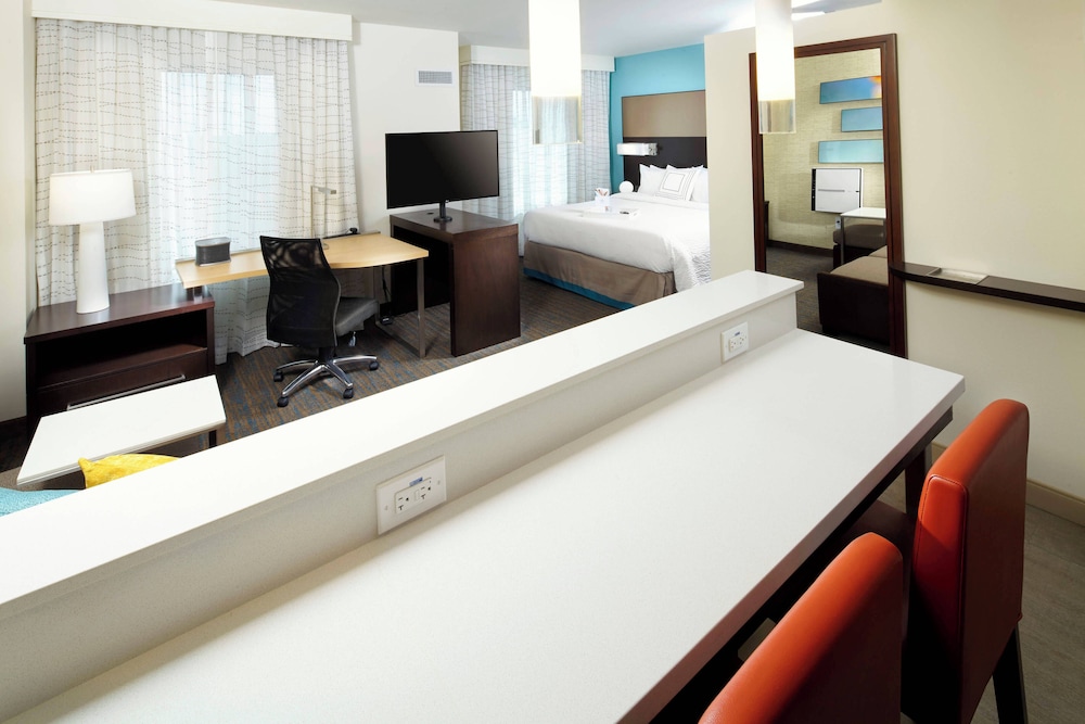 Studio, 1 King Bed with Sofa bed (Mobility Accessible, Tub)