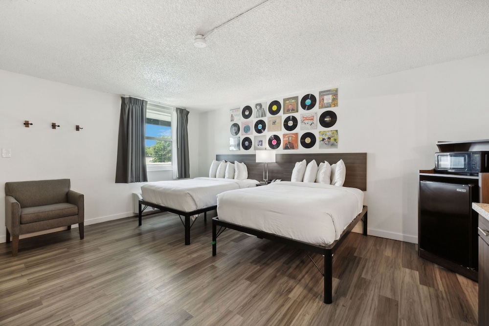 Deluxe Queen Room