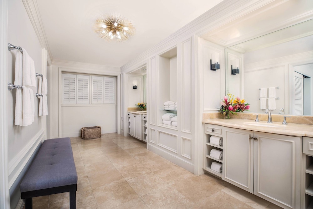 Royal Pacific Suite, 2 Bedrooms, Club Lounge Access, Oceanfront