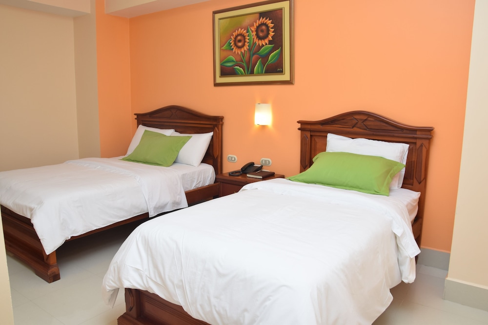 Basic Twin Room, Multiple Beds, Non Smoking, Private Bathroom photo 1