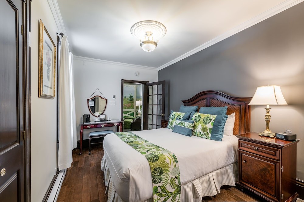 Clos St-Louis Suite