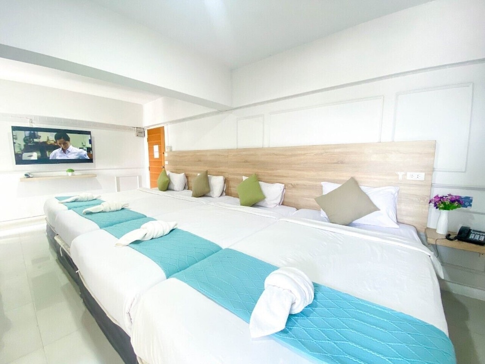 Family Room, 4 Twin Beds photo 3