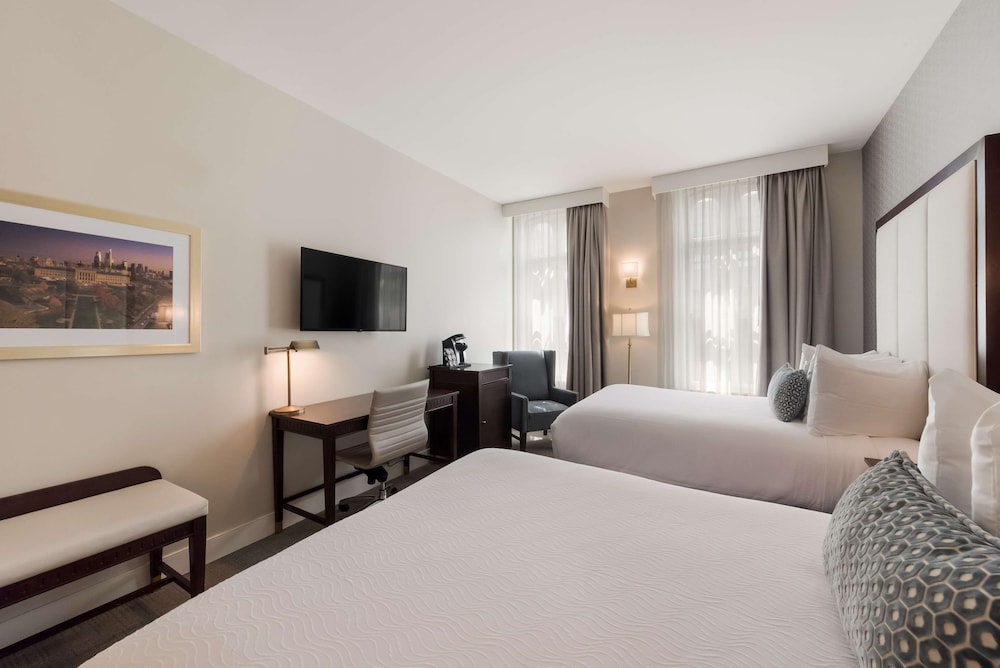 Premium Room, 1 Queen Bed, Non Smoking (with Sofabed)