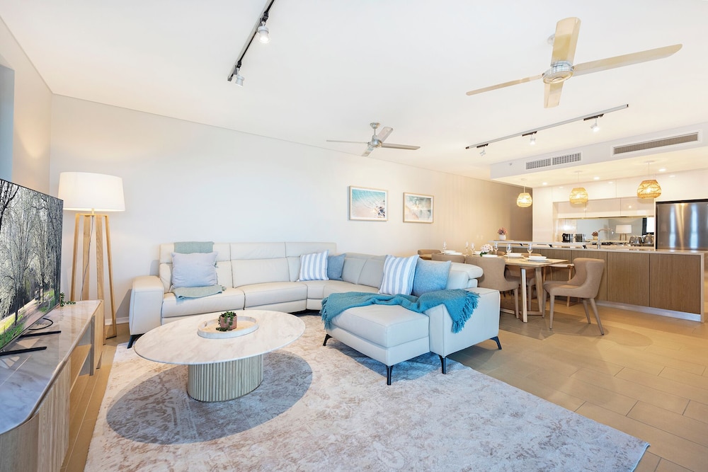 Luxury Apartment, 3 Bedrooms, Sea View, Beachfront photo 1