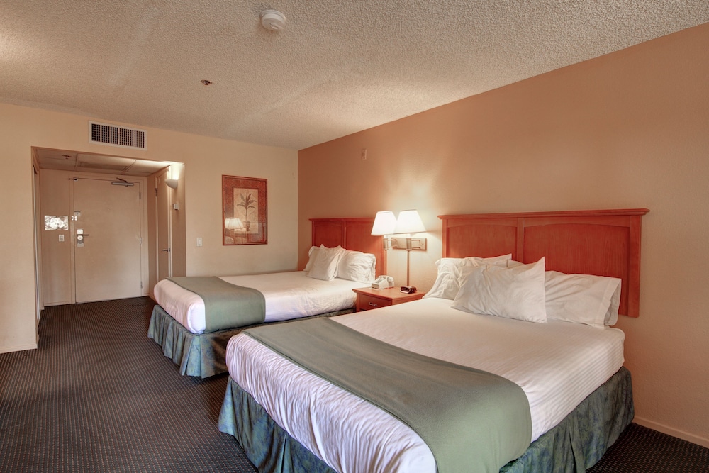 Room, 2 Queen Beds, Balcony, Pool View - Photo 2