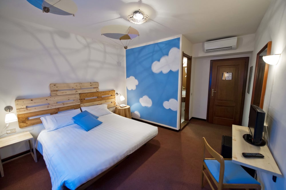 Economy Double or Twin Room photo 2
