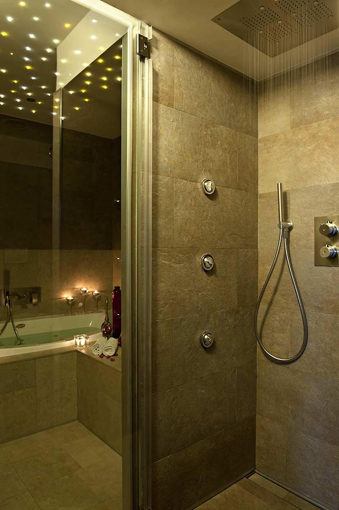Suite, Jetted Tub - Photo 7
