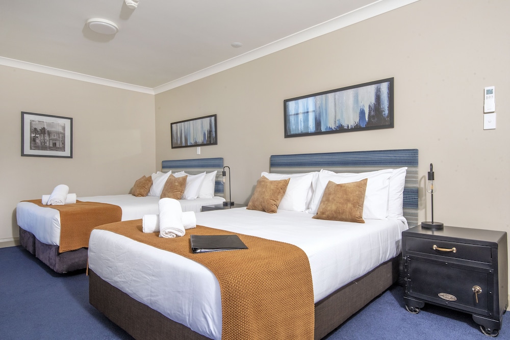 Heritage Twin Suite- McAlister (Top Floor)
