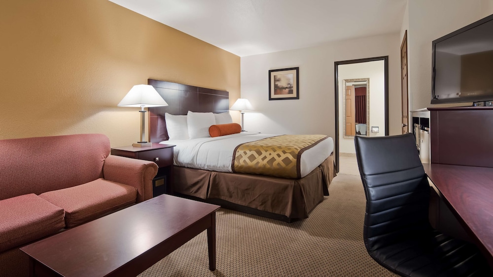 Standard Room, 1 King Bed, Non Smoking, Refrigerator & Microwave (Shower Only) - Photo 3