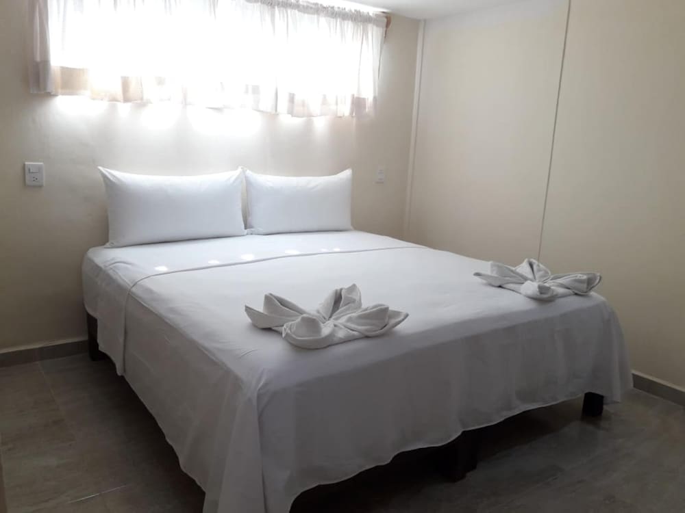 Standard Room, 1 King Bed - Photo 3