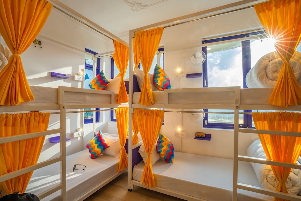 Bed In 6 Bed Mixed Dormitory Room With Ensuite Bathroom photo 1