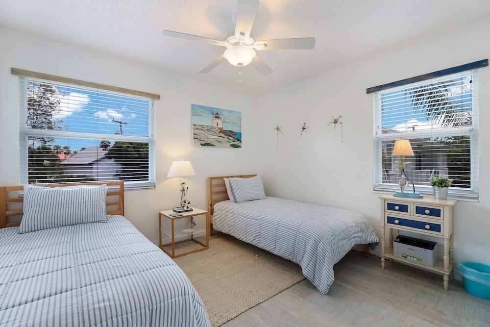 House, 2 Bedrooms photo 1